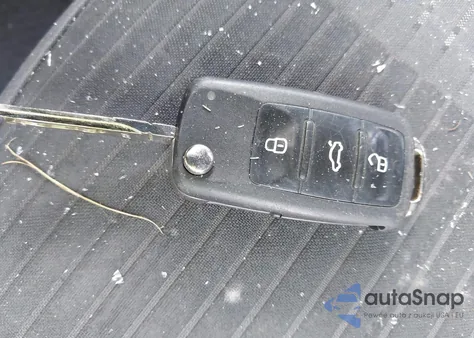 2013 Volkswagen Beetle 2.0T Turbo z USA, uszkodzony, nr VIN 3VWVT7AT7DM677674